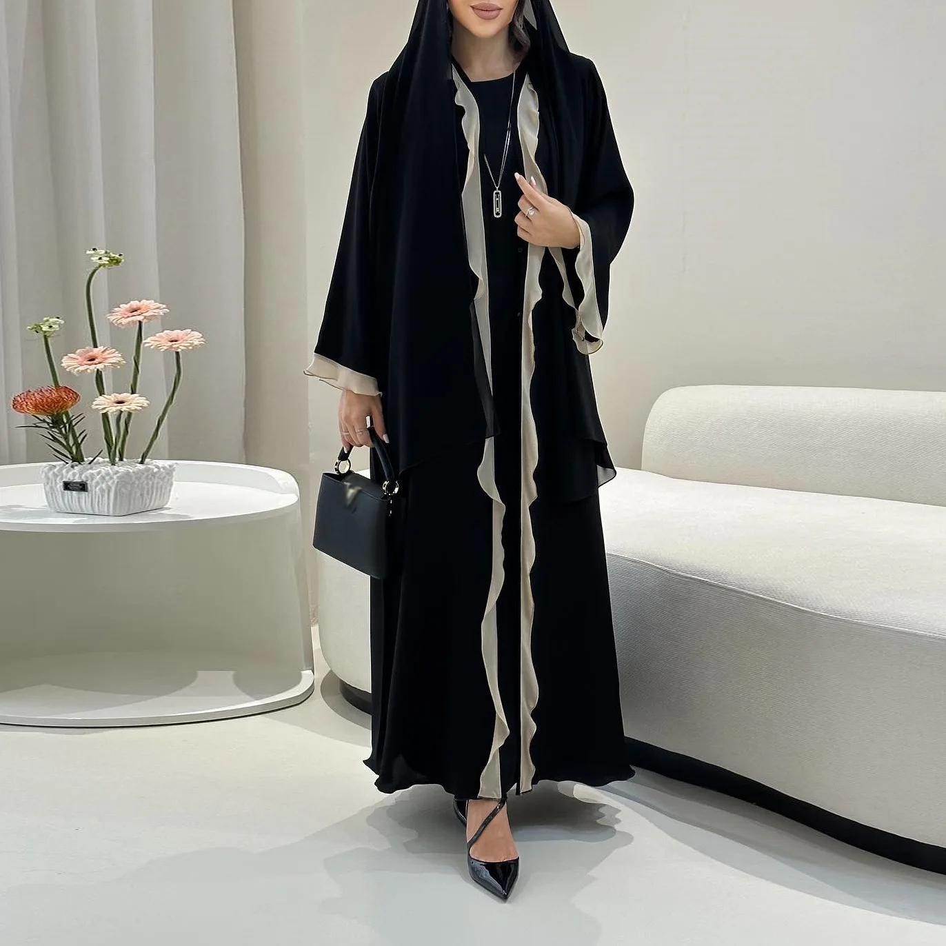 عباية نسائية بتصميم مكشكش وأكمام مفتوحة من الأمام - الصورة 4
